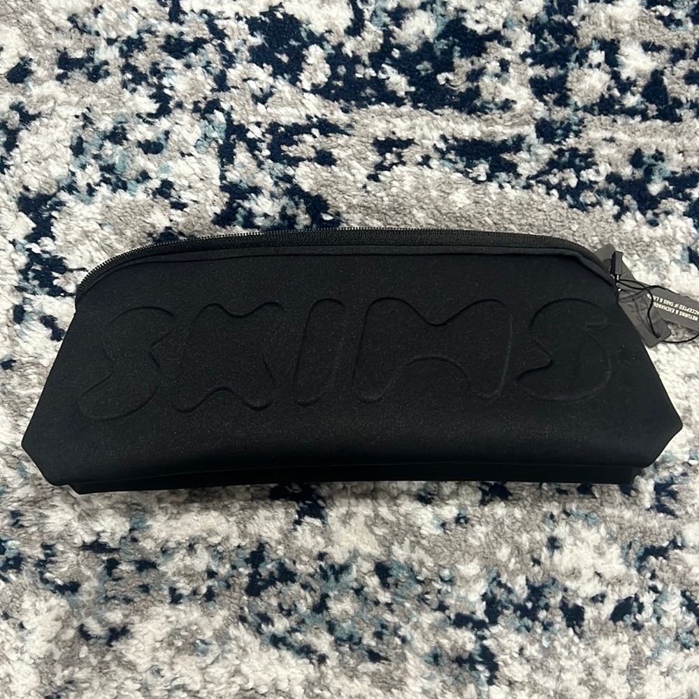 Skims zip up Pouch